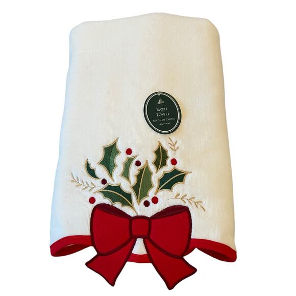 Wellesley Manor Christmas Decorative Bath Towel Embroidered Holly Red Bow New - Picture 2 of 16